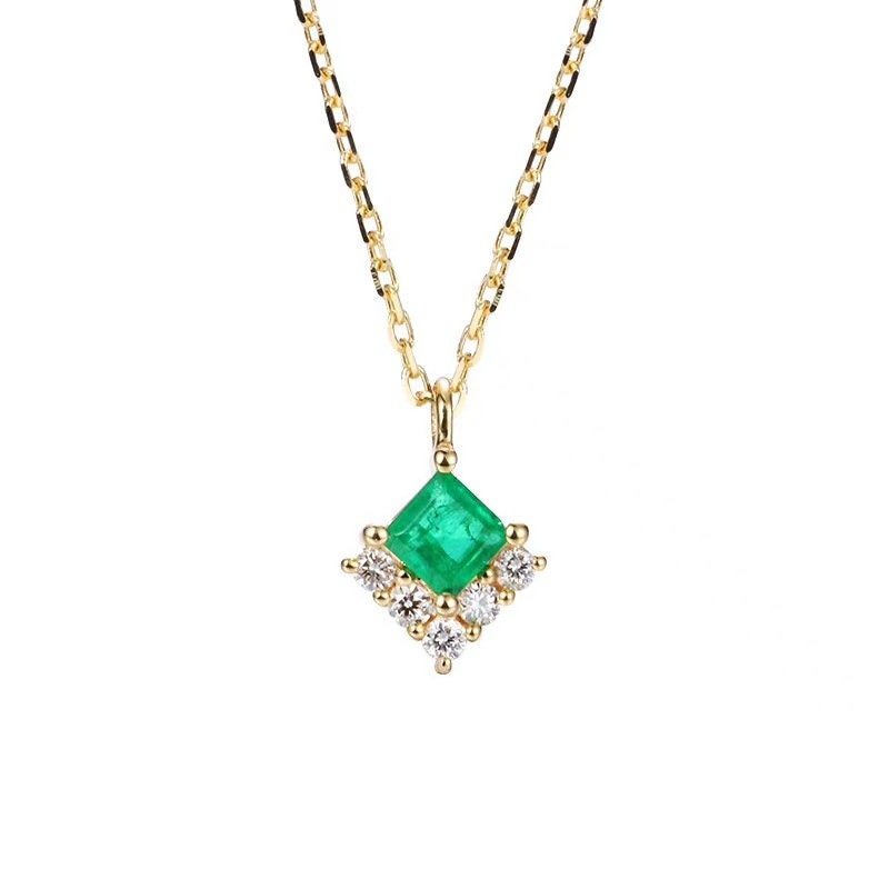 V-förmige simulierte Smaragd-CZ-Halskette, 14K Gold Vermeil Smaragdgrüne CZ-Halskette, minimalistische Smaragd-Gold-Halskette, Geschenk für Sie, N11