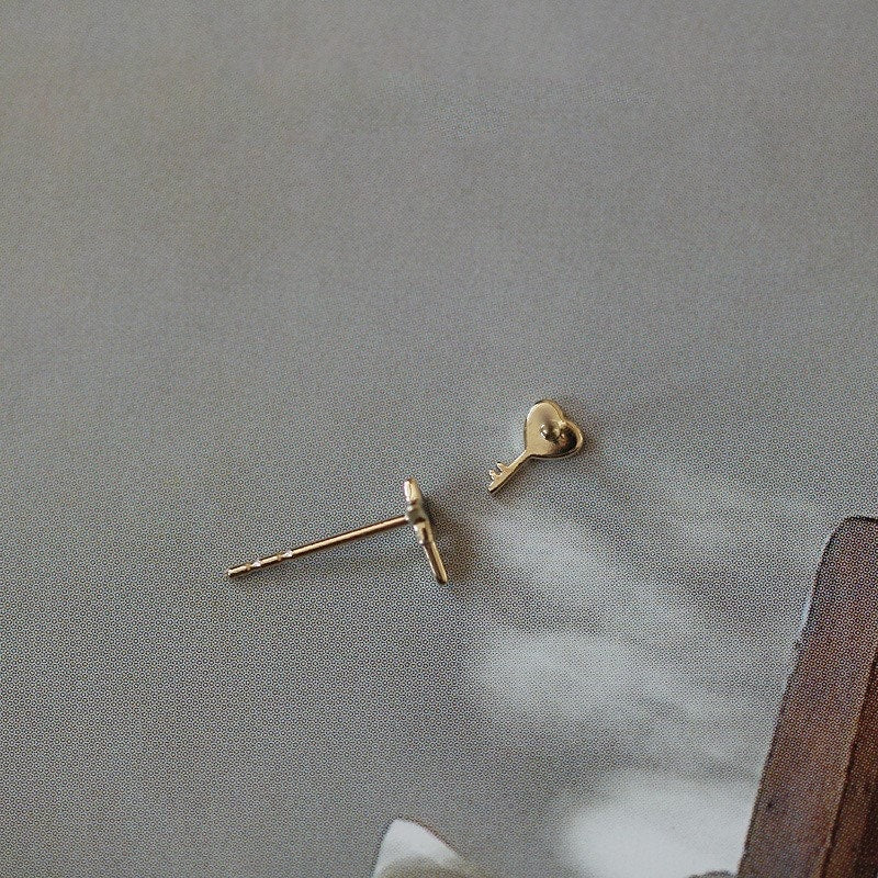 Mismatched Black Heart & Star Earrings