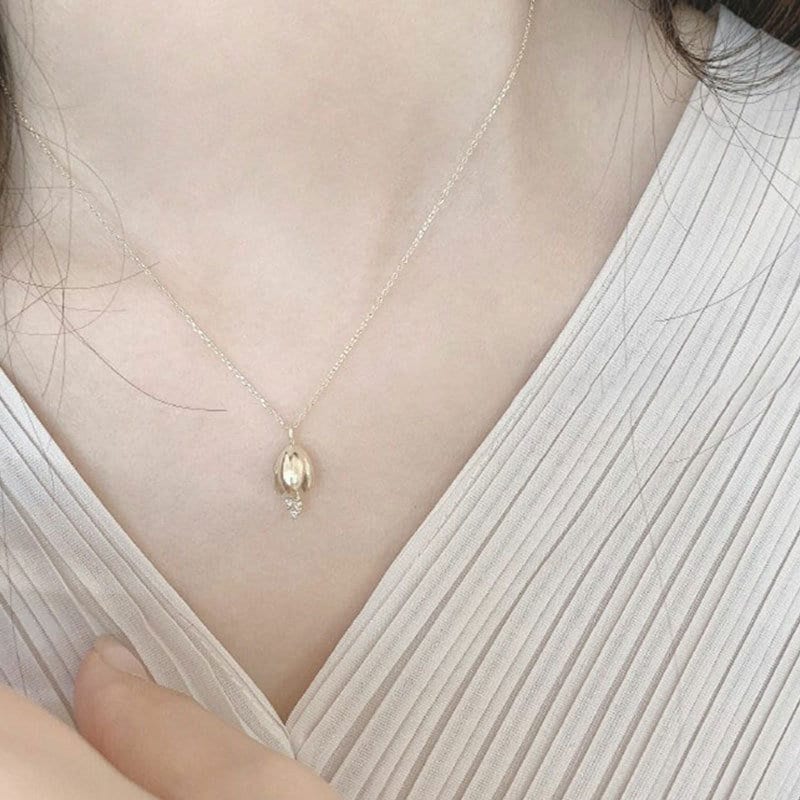 Zarte Lilienknospen-Halskette, 14 Karat vergoldetes 925er Silber, schöne Blumen-Halskette, Blüten-Anhänger, zierliche Blumen-Trio-Halskette, minimalistisch, N32