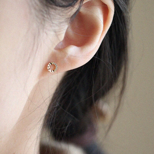 Gold earrings with circle| Circle stud earrings| Open circle stud earrings