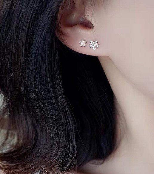 Flower earrings| White flower earrings| Silver flower earrings