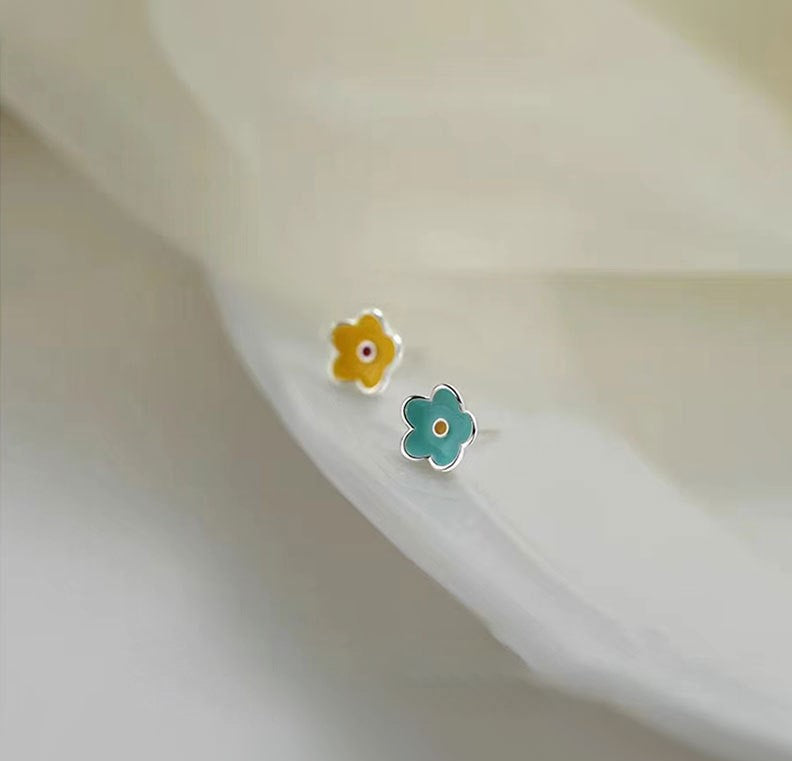 Sterling Silver Flower Stud Earrings, Mismatched Color Flower Studs, Pretty Plant Earrings, Minimalist Flower Studs, Gifts for her, E90