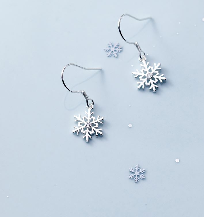 Schneeflocken-Hakenohrringe aus Sterlingsilber, Weihnachtsohrringe, Schneeflocken-Hakenohrringe, Schneeflocken-Ohrringe, minimalistische Ohrringe, E327