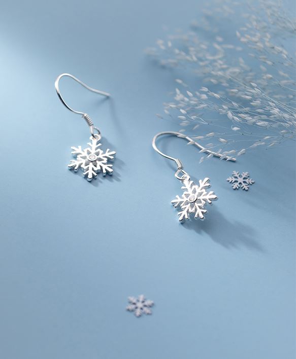 Schneeflocken-Hakenohrringe aus Sterlingsilber, Weihnachtsohrringe, Schneeflocken-Hakenohrringe, Schneeflocken-Ohrringe, minimalistische Ohrringe, E327