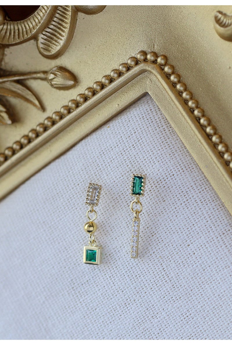 Emerald CZ Mismatched Earrings •  Asymmetrical Dangling Earrings • Emerald Green CZ Drop Earrings • 925 Silver Earrings • Gift for Her E01