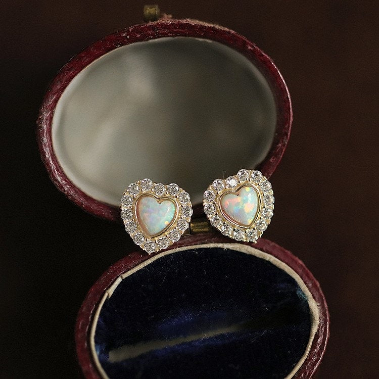 14k vergoldete Sterling Silber Opal Herzförmige Ohrstecker, Winzige Opal Herz CZ Ohrringe, Gold Opal Ohrringe, Minimalistische Ohrringe, E16