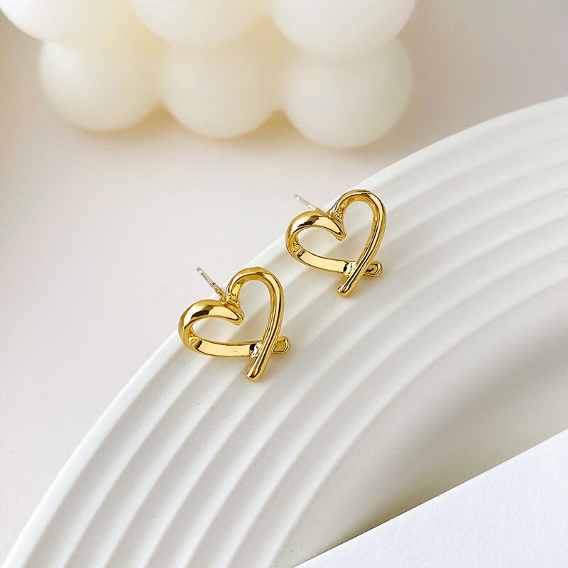 1 Pair Gold Plated Sterling Silver Hollow-out Heart Design Earrings, Dainty Heart Shape Earrings, Minimalist Earrings, Mothers Day Gift