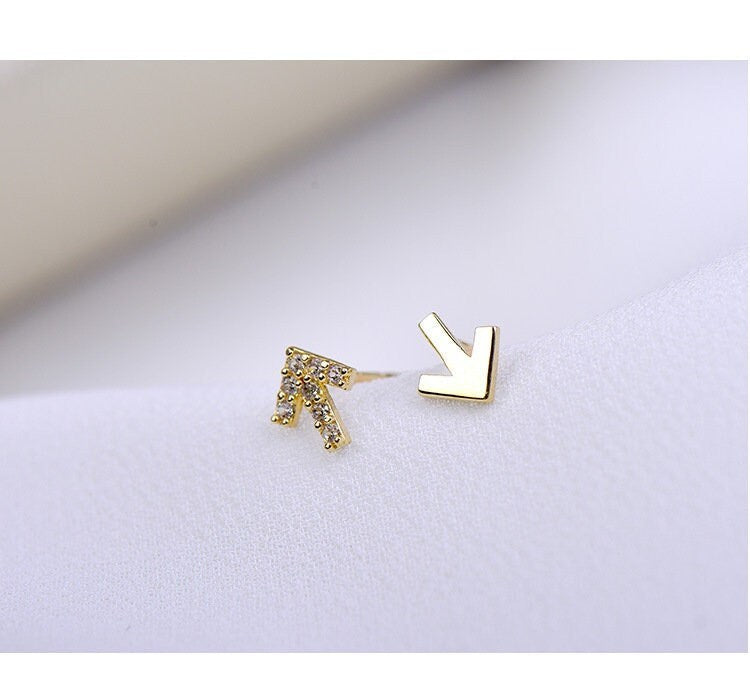 Gold Plated 925 Silver Mismatched Arrow Stud Earring, Sparkly Asymmetrical Arrow Studs, Unique Gift, Two Color Available, Gift for her E75