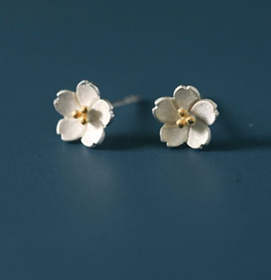 Zierliche Blumen-Ohrstecker aus Sterlingsilber, schmale Blumen-Pflanzen-Ohrringe, hübsche Ohrringe, minimalistische Ohrringe für den Alltag, Geschenke, E158