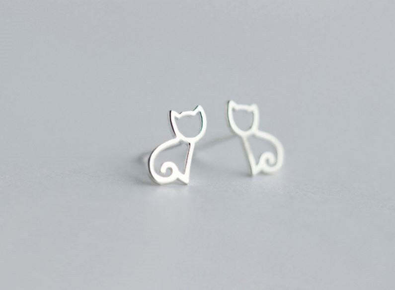 Niedliche Katzen-Ohrstecker aus 925er Silber, entzückende Kätzchen-Ohrstecker, ausgehöhlte Kätzchen-Ohrringe, hübsche Tier-Design-Ohrstecker, Geschenke für Sie E102