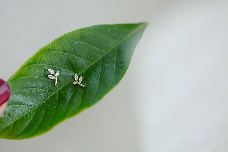 925 Silver Dainty Tiny CZ Leaves Stud Earrings, Sparkly Crystal CZ Leaf Earrings, Plant Earring, Sweet & Pretty Design, Silver or Gold, E167