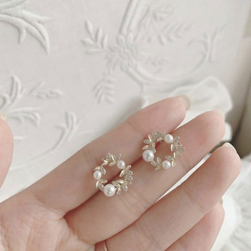 Delicate Wreath Pearl & CZ Stud Earrings, Dainty Olive Leaf Circle Studs, Pearl Circle Earring, Gold Wreath Earrings, Christmas Earring E216