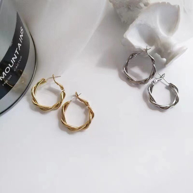 Dainty Twist Hoop Earrings, Minimalist Gold Hoop Earrings, Boho Earrings, Pretty and Modern Design, Two Color Available, Gifts for Her, HE04