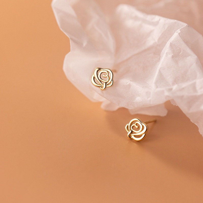 Sterling Silver Dainty Rose Stud Earrings, Gold Rose Earring, Tiny flower Earrings, Minimalist Plant Earring, Silver or Gold, Gifts, E286