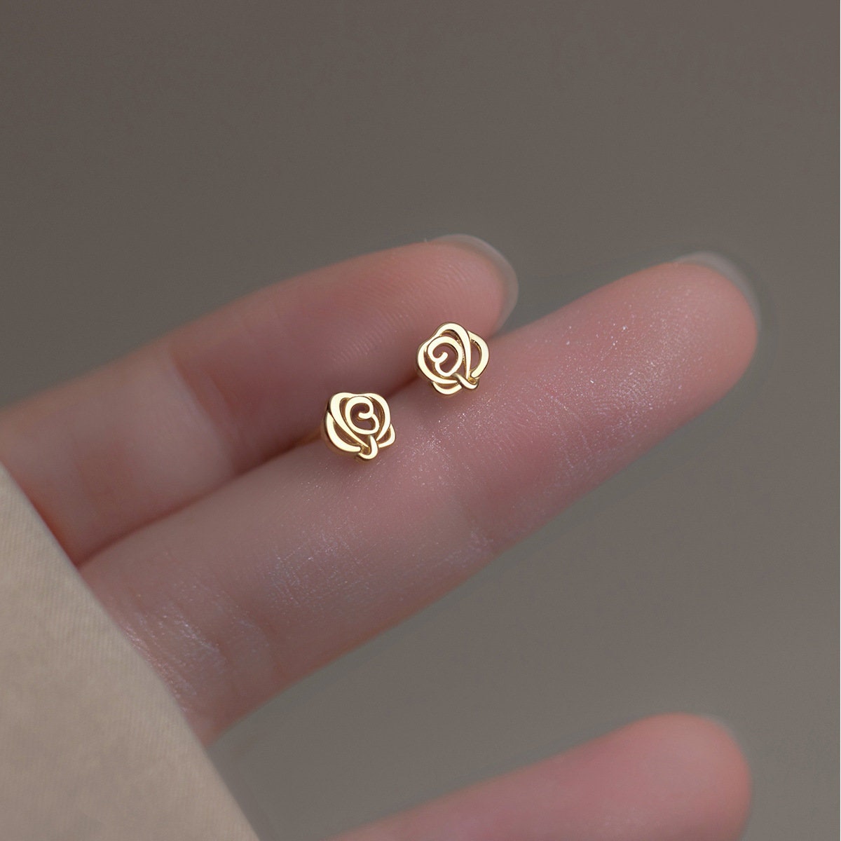 Sterling Silver Dainty Rose Stud Earrings, Gold Rose Earring, Tiny flower Earrings, Minimalist Plant Earring, Silver or Gold, Gifts, E286