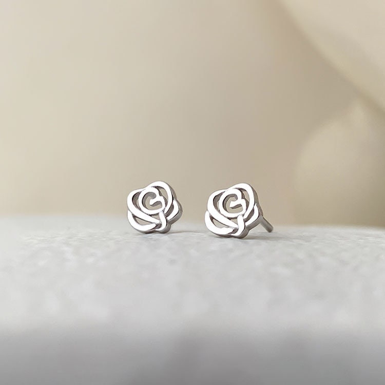 Sterling Silver Dainty Rose Stud Earrings, Gold Rose Earring, Tiny flower Earrings, Minimalist Plant Earring, Silver or Gold, Gifts, E286