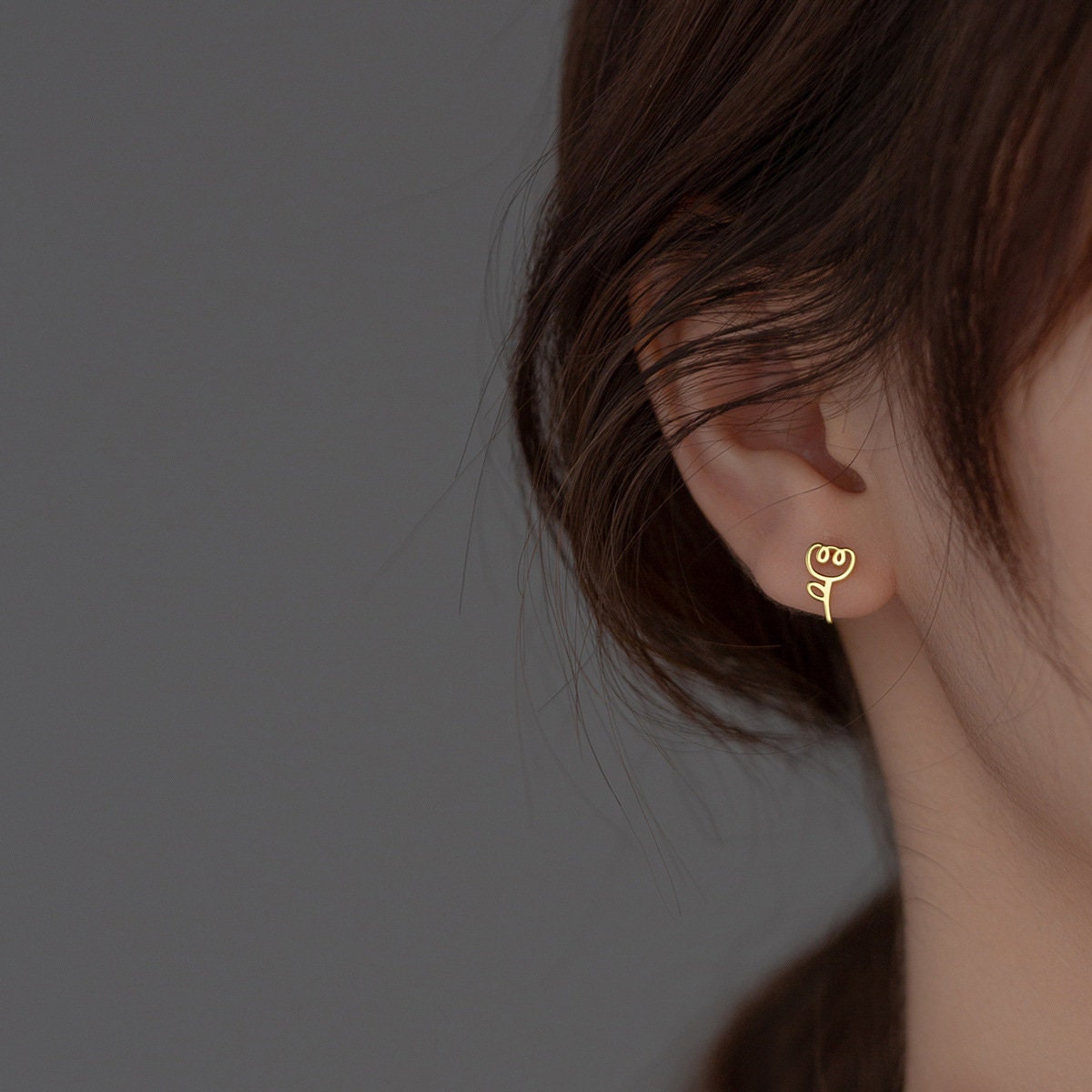 Dainty Tulip Earrings, Hollow-out Flower Stud Earrings, Skiny Floral Earring, Plant Earrings, Birthflower Earrings, Silver or Gold, E304