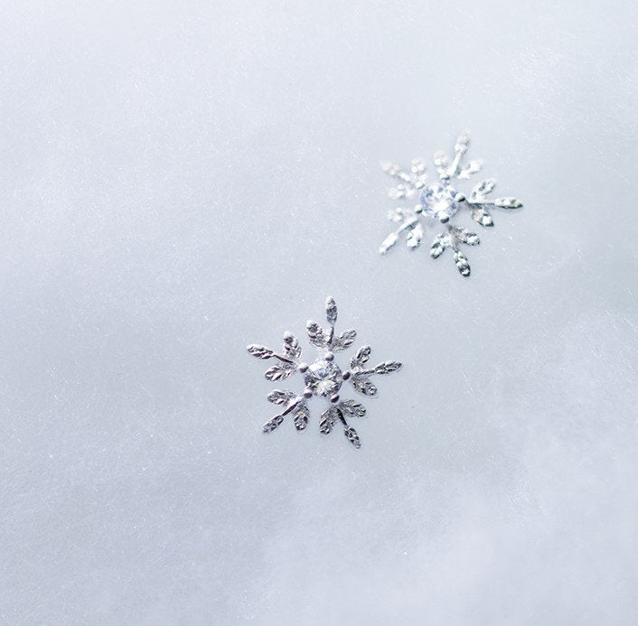 925 Silver CZ Snowflake Stud Earrings, Small Snowflake Earrings, Flower Studs, Christmas Earrings, Minimalist Earrings, Christmas Gift, E320