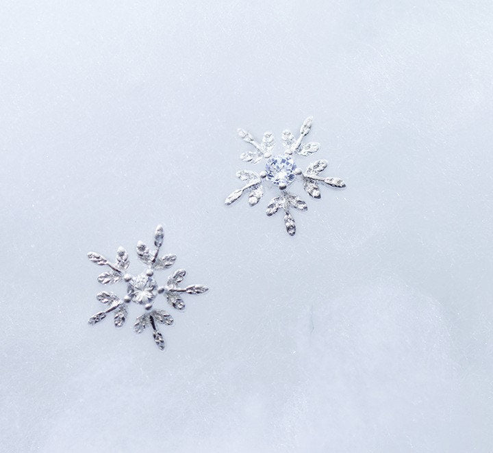 925 Silver CZ Snowflake Stud Earrings, Small Snowflake Earrings, Flower Studs, Christmas Earrings, Minimalist Earrings, Christmas Gift, E320