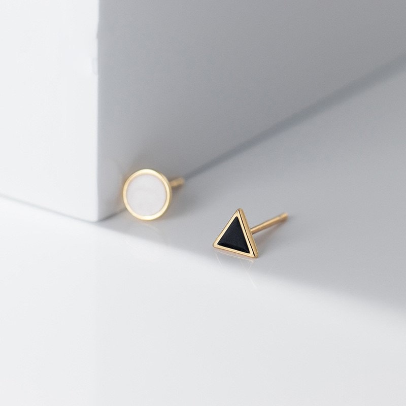 Gold Triangle & Circle Earring, Gold Geometry Earrings, Mismatched Earrings, Minimalist Triangle Earring, Circle Earrings, Gift for her E323