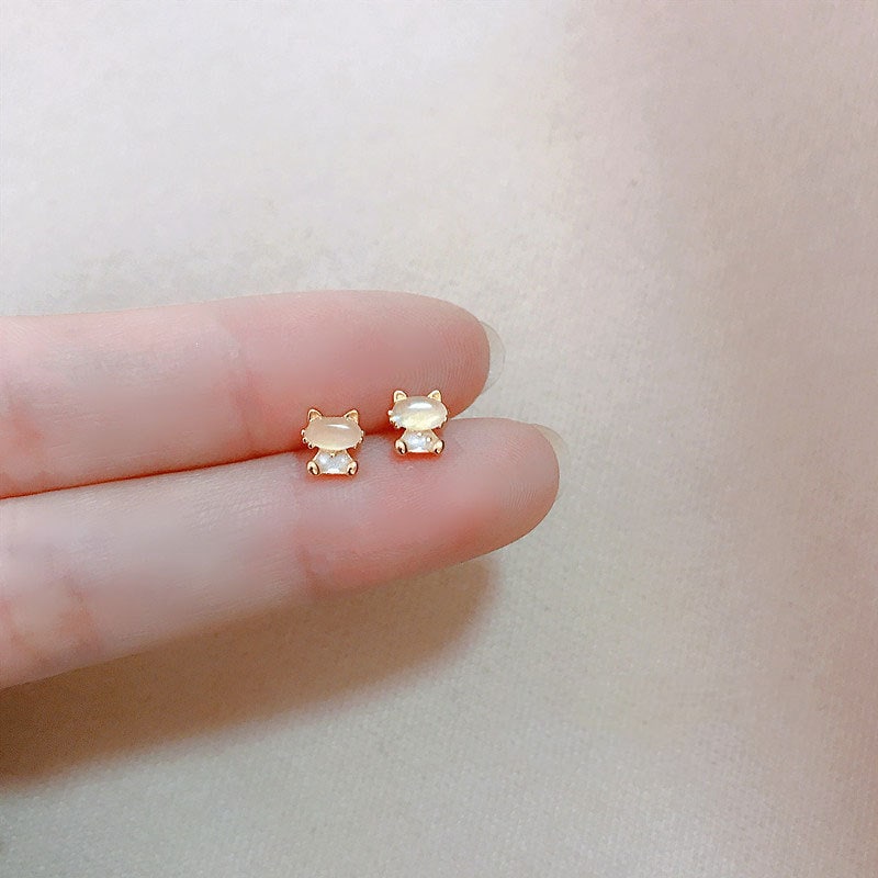 Gold Cat Stud Earrings, Tiny Cat Earrings, Kitty Earrings, Kitten Stud Earrings, Pet-lover Earrings, Minimalist Earring, Gift for her, E339