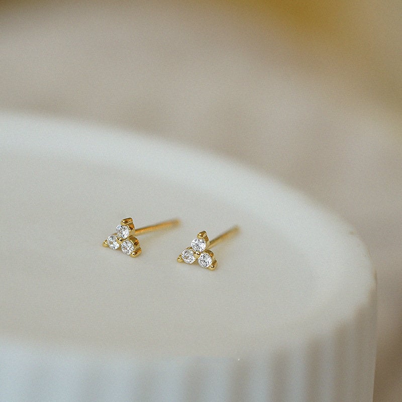 Sterling Silver Extra Tiny Clover Flower Stud Earring, Gold Floral Studs, Lucky Clover Earring, Helix/Tragus Studs, Minimalist, E344