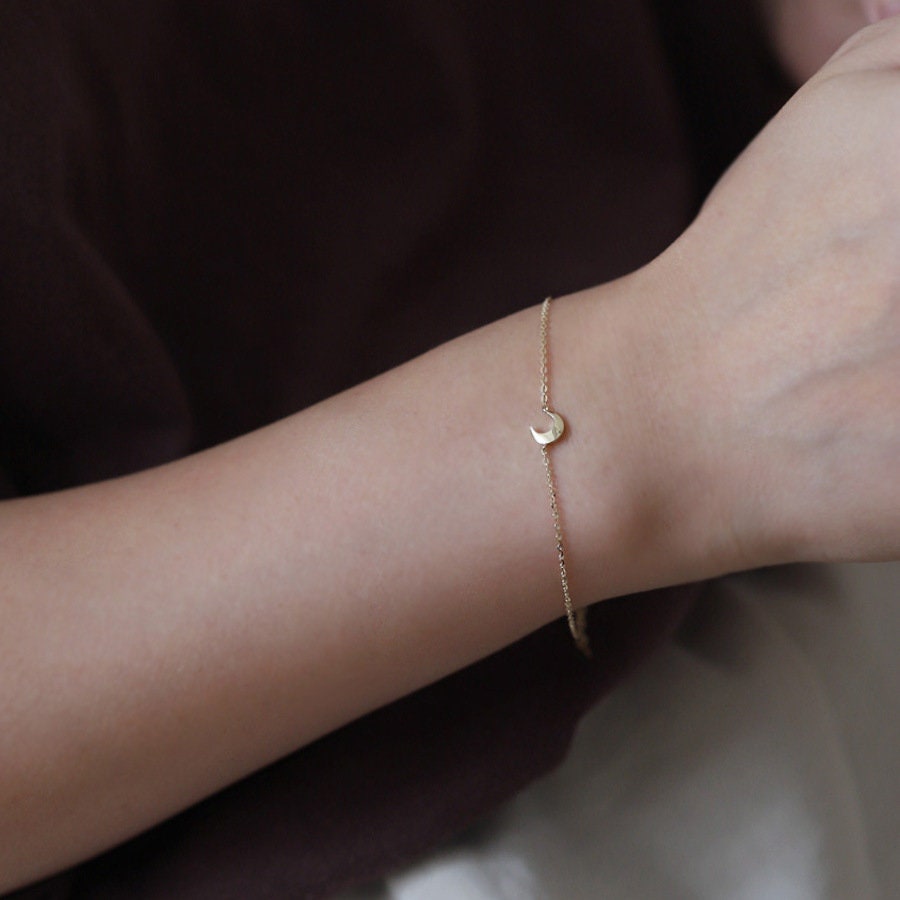 Gold Cresent Moon Bracelets, Tiny Moon Bracelet, Gold Single Moon Bracelets, Dainty Stackable/Layered Bracelet, Gift for her/Mom/Friend, B18