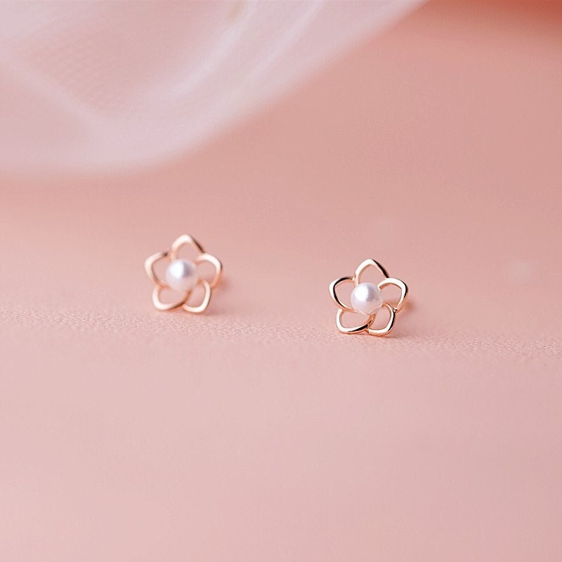 Rose Gold Pearl Flower Stud Earring, Camellia Flower Earring, Pearl Earrings, Flower Pearl Earring, Minimalist Studs, Gift for her, E386