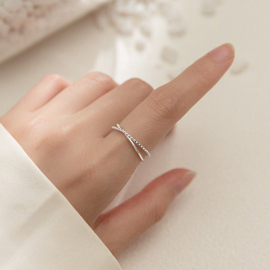 Zierlicher verstellbarer Kreuzring, Sterlingsilber-Geometrie-Ring in offener Größe, überlappender verstellbarer Ring, dünner offener Ring, Geschenke für Sie, R24