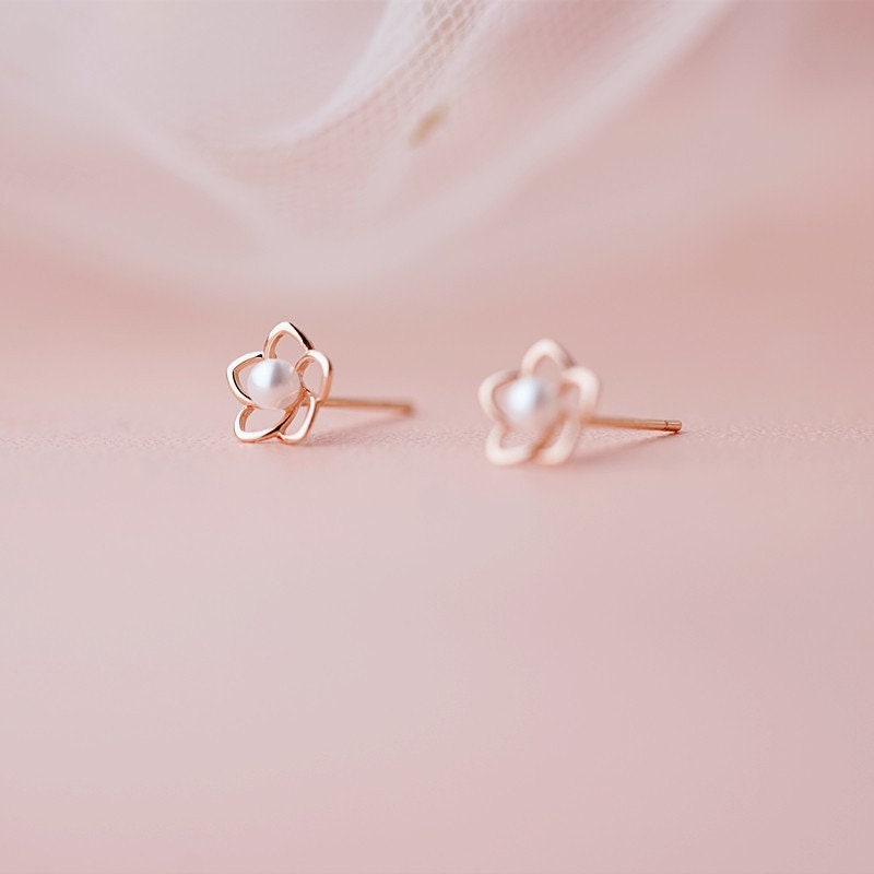 Rose Gold Pearl Flower Stud Earring, Camellia Flower Earring, Pearl Earrings, Flower Pearl Earring, Minimalist Studs, Gift for her, E386