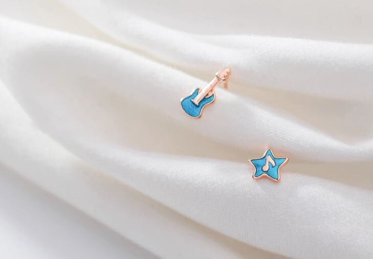 Violin & Note Star Stud Earring, Rose Gold Music Earrings, Mismatched Music Earring, Violin Earring, Asymmetrical Earring, Gift for her E387