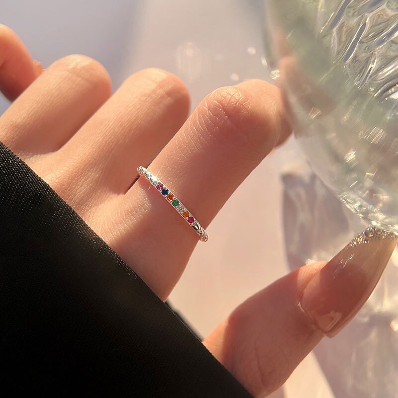 Verstellbarer Ring aus Sterlingsilber mit Regenbogen-CZ, zierlicher bunter CZ-Ring in offener Größe, offener Silberring, stapelbarer Ring, perfektes Geschenk für Sie, R25