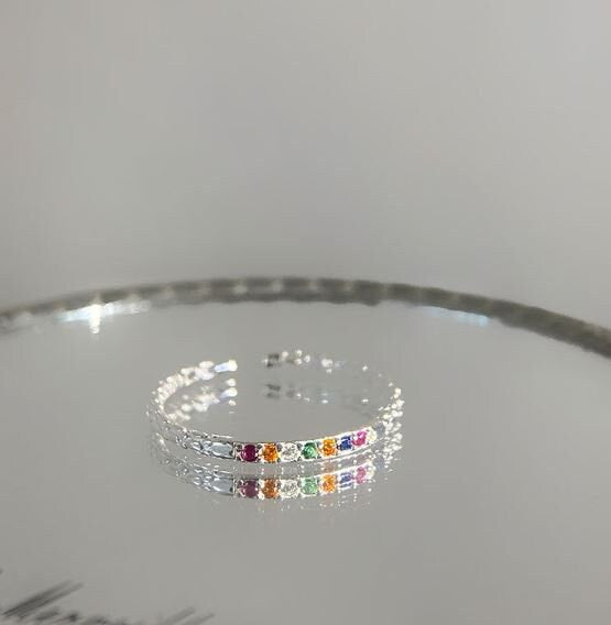 Verstellbarer Ring aus Sterlingsilber mit Regenbogen-CZ, zierlicher bunter CZ-Ring in offener Größe, offener Silberring, stapelbarer Ring, perfektes Geschenk für Sie, R25