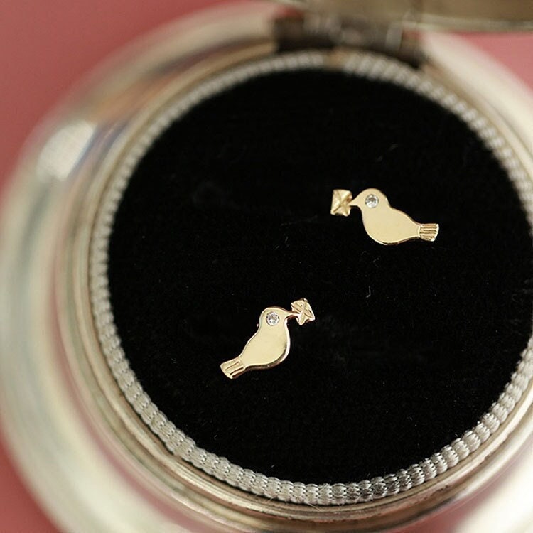 1 Pair | 14k Gold Plated 925 Silver Adorable Carrier Pigeon Stud Earrings, Tiny Message Pigeon Studs, Cute Passenger Pigeon Earrings, E196